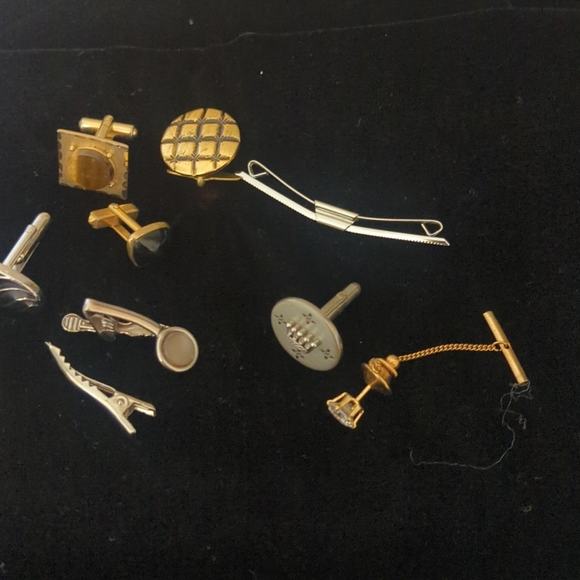 Assorted Men's Jewelry Pieces - Picture 4 of 4